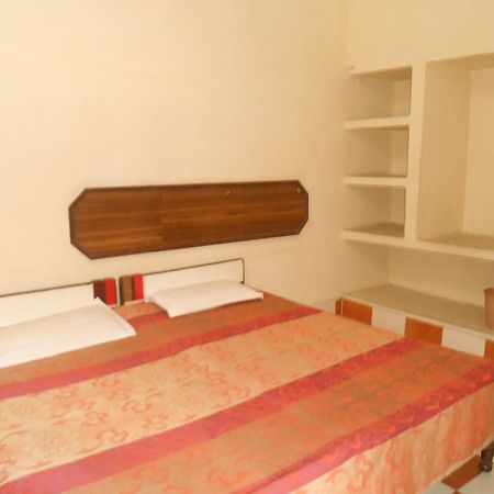 Gaurav Guest House Mathura Extérieur photo