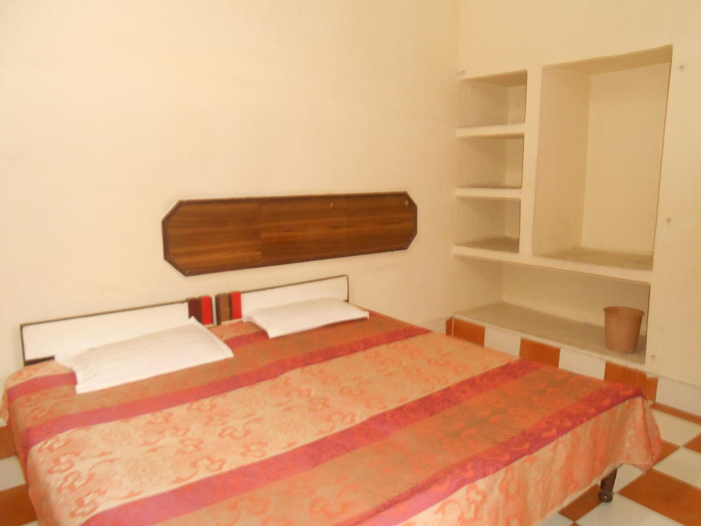 Gaurav Guest House Mathura Extérieur photo