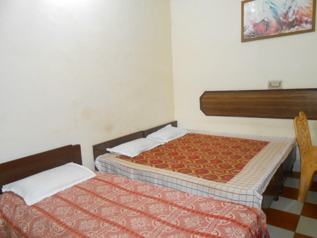 Gaurav Guest House Mathura Extérieur photo